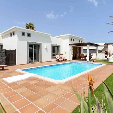 Eslanzarote Rosa, Heated Pool, Jacuzzi, Super Wifi, Sat Tv 别墅 *