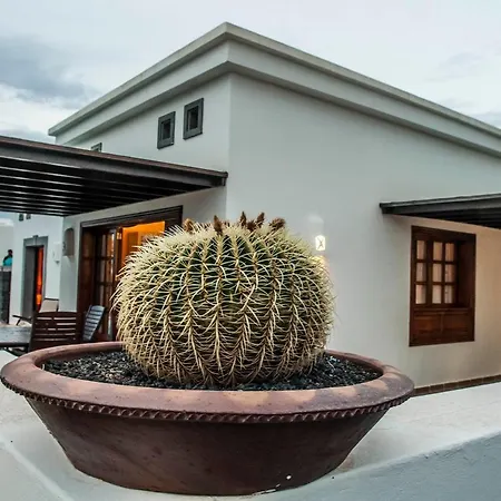 Eslanzarote Rosa, Heated Pool, Jacuzzi, Super Wifi, Sat Tv 别墅 普拉亚布兰卡